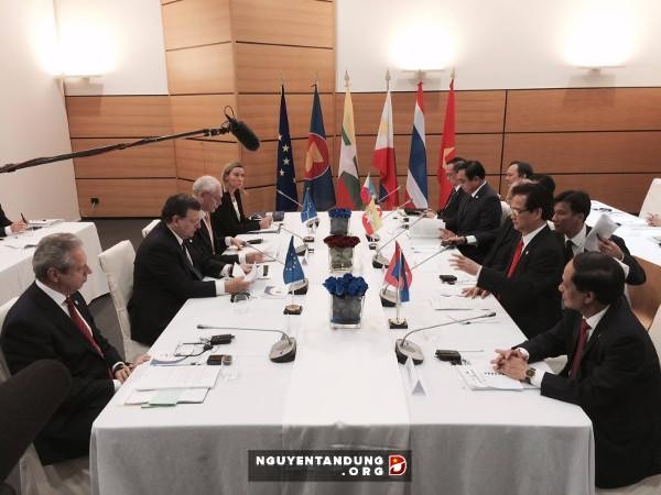 Премьер-министр СРВ Нгуен Тан Зунг принял участие в неофициальном саммите АСЕАН-ЕС - ảnh 1